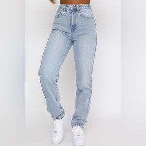 White fox boutique Who’s that girl straight leg jeans washed blue. Never worn